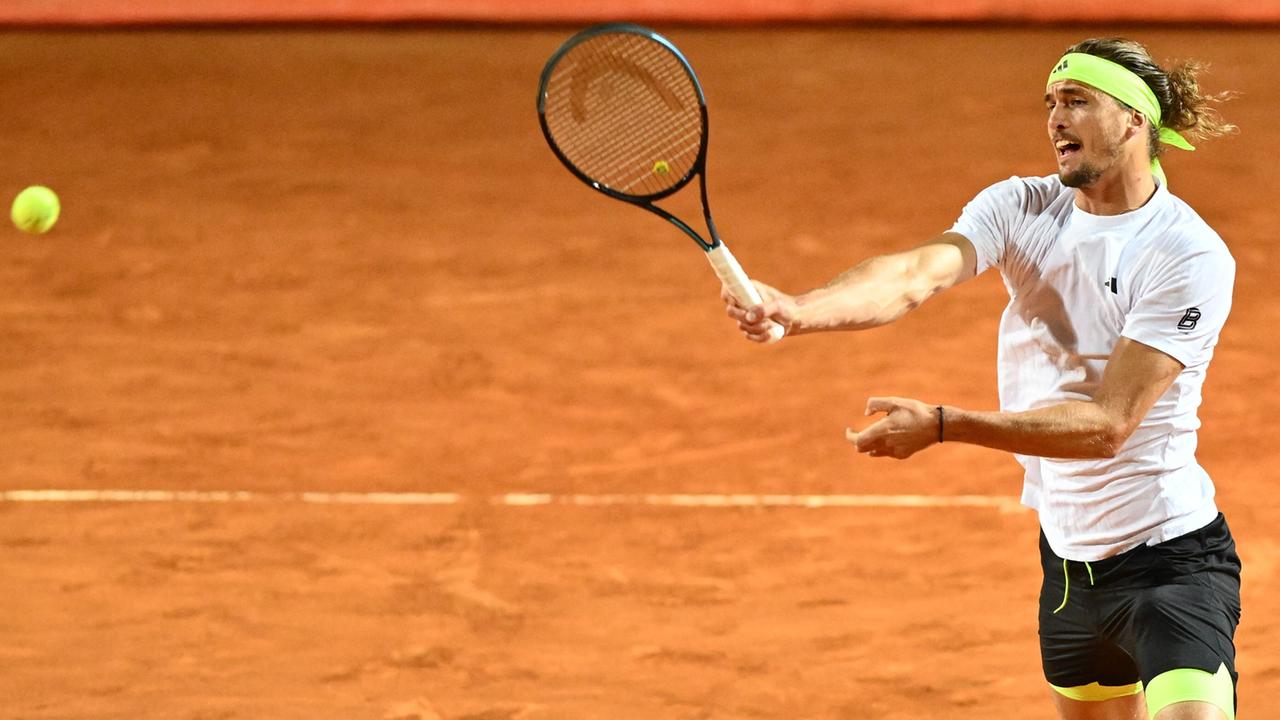 Zverev triunfa al comienzo en Hamburgo
