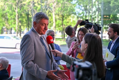"Me caigo de mi silla": Ministro principal del gabinete Jambon
