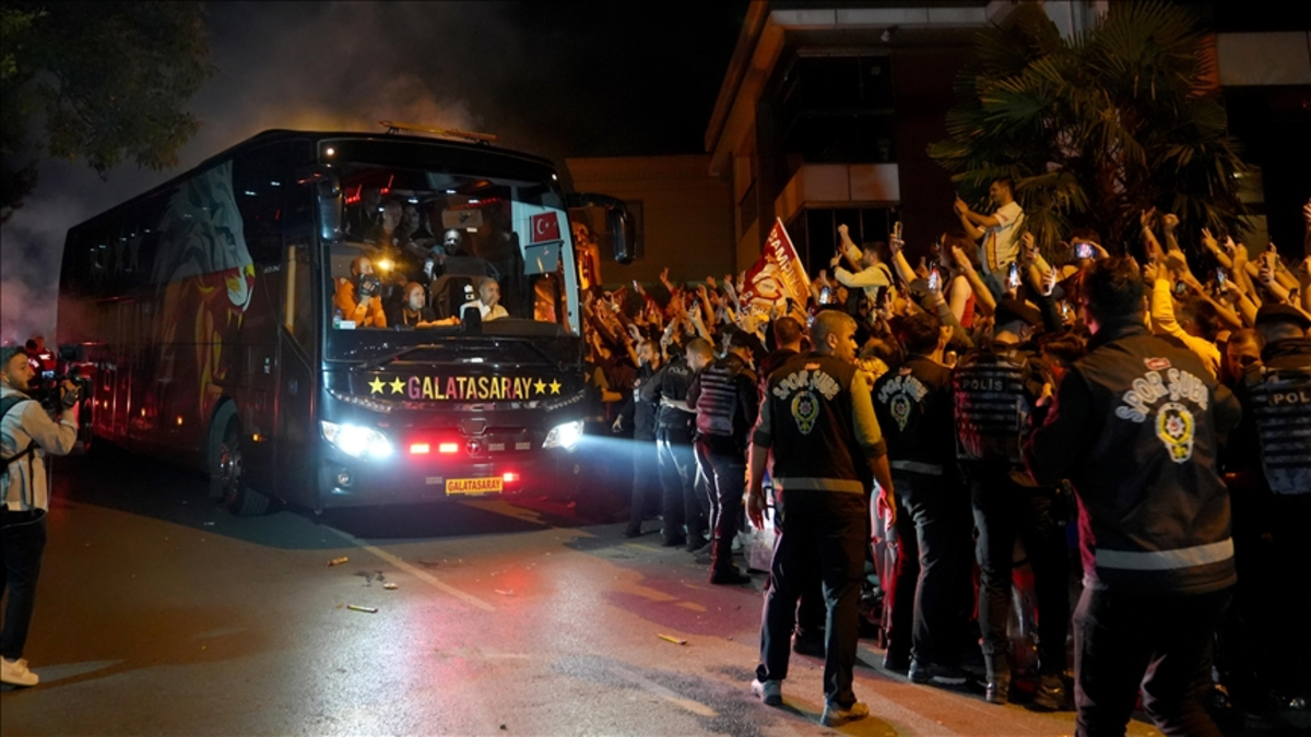 ¡Ataque al autobús del equipo de Galatasaray!