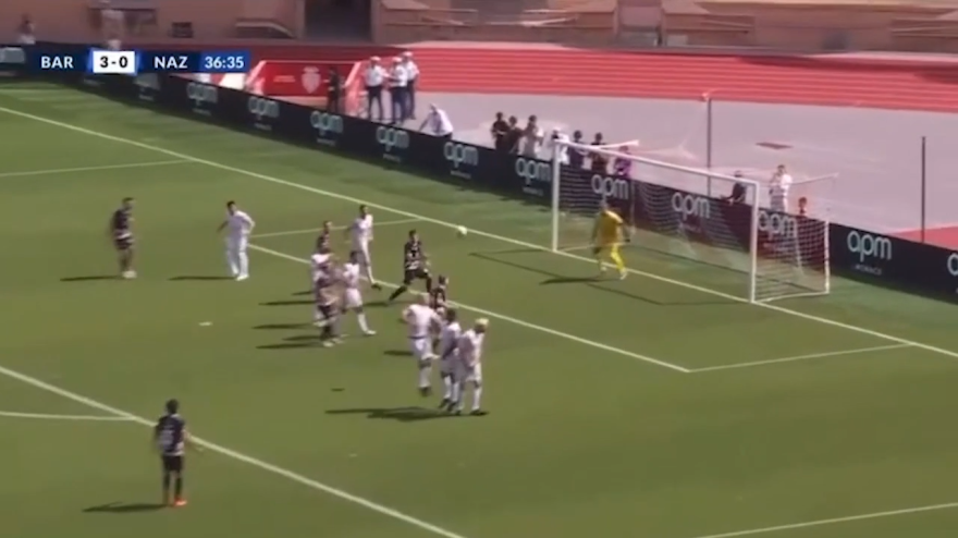¡Sainz como Pirlo! Quien ayuda en el partido de caridad