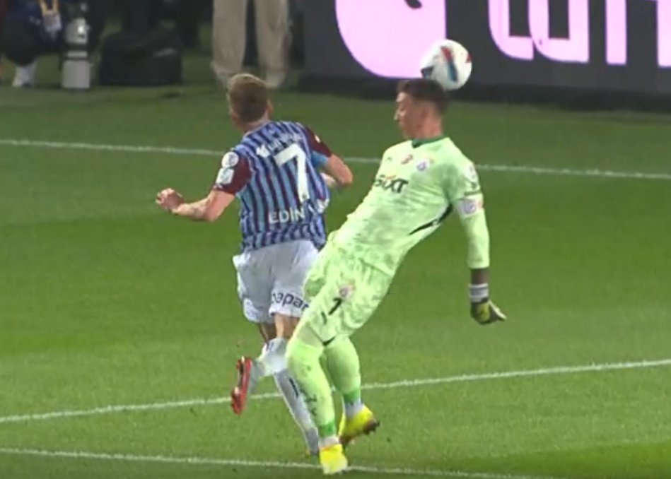 trabzonspor-galatasaray-derbisinde-cok-konusulacak-pozisyon-1746896232144.jpg