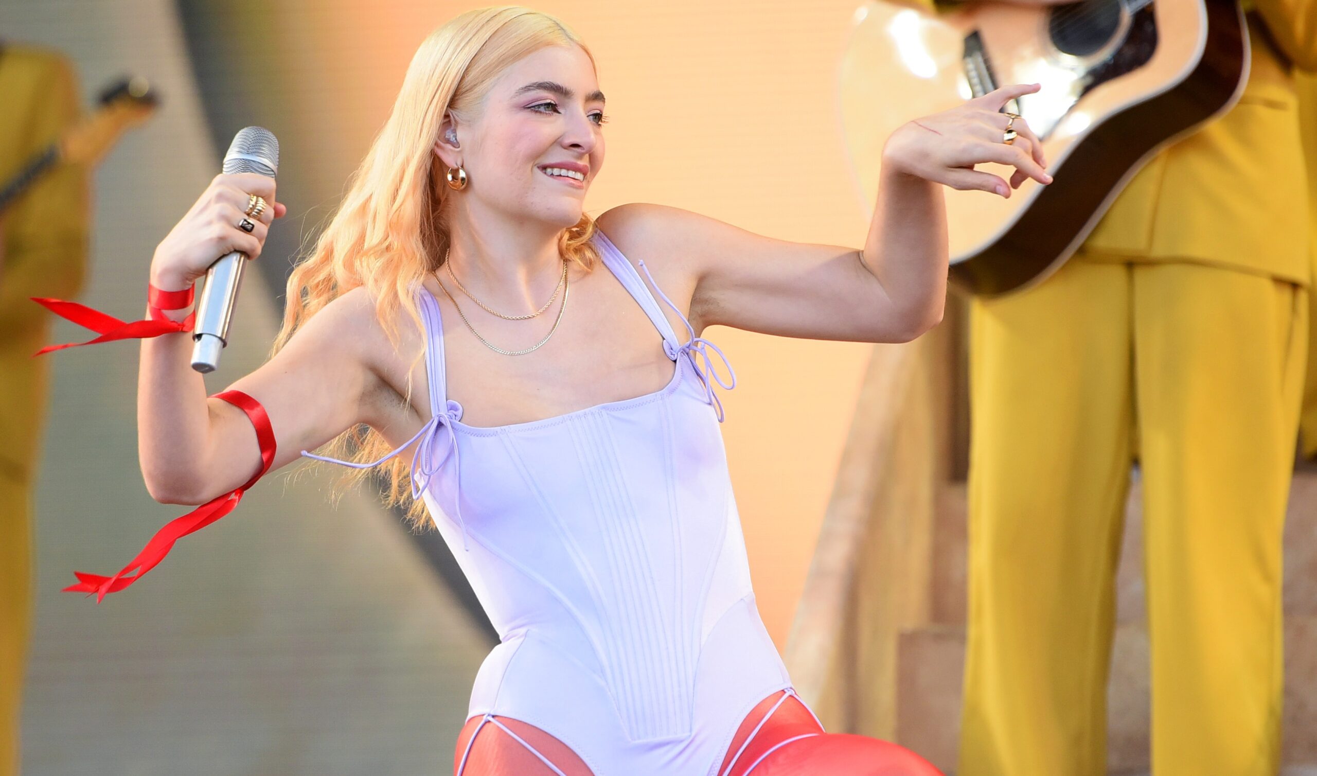 ¿Lorde muestra su nuevo álbum de arte de cómo usarlo?