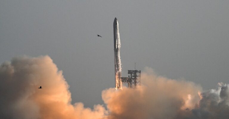 ¿Por qué siguen explotando los cohetes de SpaceX?
