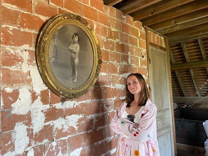 La historia del bisabuelo de Caroline sigue presente.