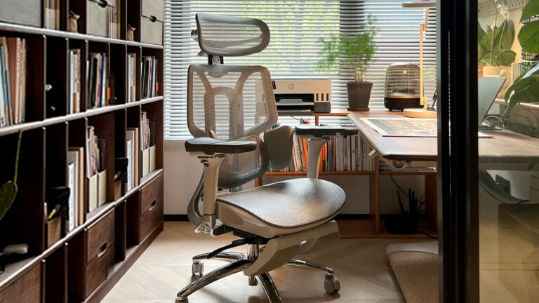 ¡Esta silla ergonómica, más vendida en Amazon, nos ha impresionado!