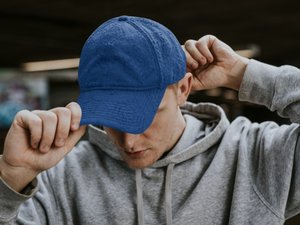 ¿Usar un sombrero o una gorra puede provocar pérdida de