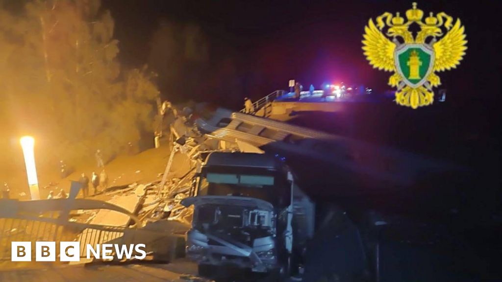 Al menos tres muertos tras el colapso de un puente