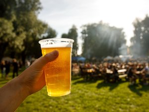 Alcohol y calor: un cóctel de riesgo.
