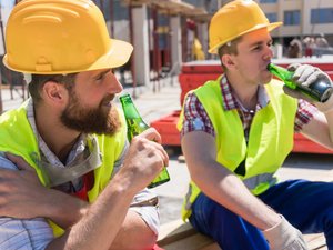 Alcohol y drogas en el trabajo: 2 veces más pruebas