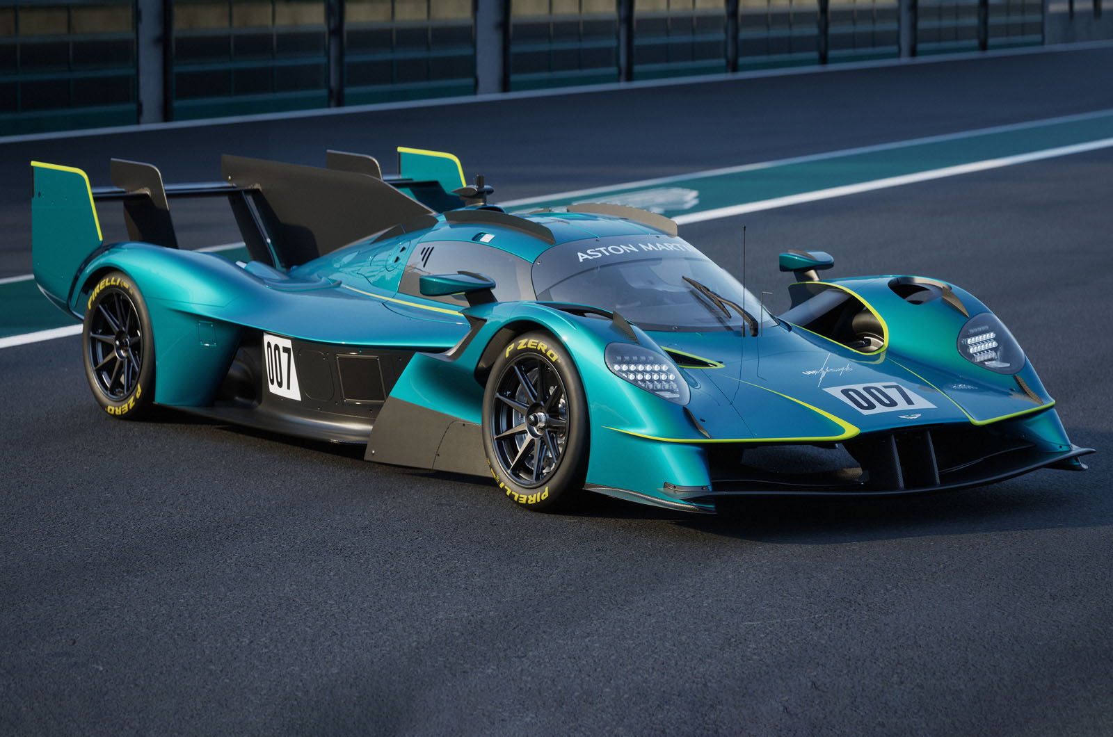 Aston Martin Valkyrie LM revelado como un coche de carreras