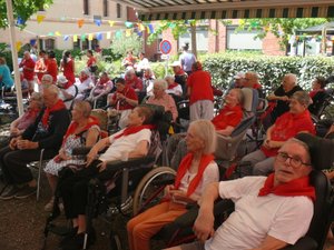 Beaumont-de-Lomagne. Feria en los Cordeliers: espíritu festivo en la residencia