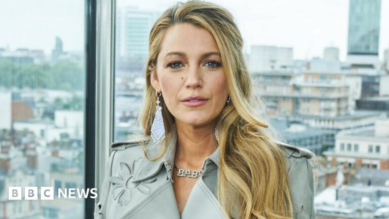 Blake Lively retira dos demandas contra Justin Baldoni.