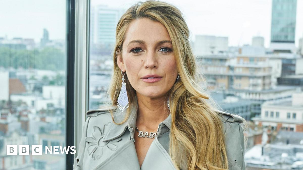 Blake Lively retira dos demandas contra Justin Baldoni.