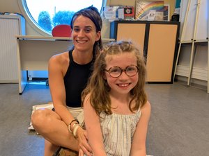 "Café de padres", talleres, apoyo: Clémence y Mila rompen el