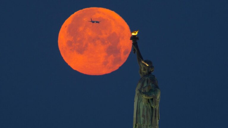 Cuándo ver la 'Luna de Fresa' de junio, la luna