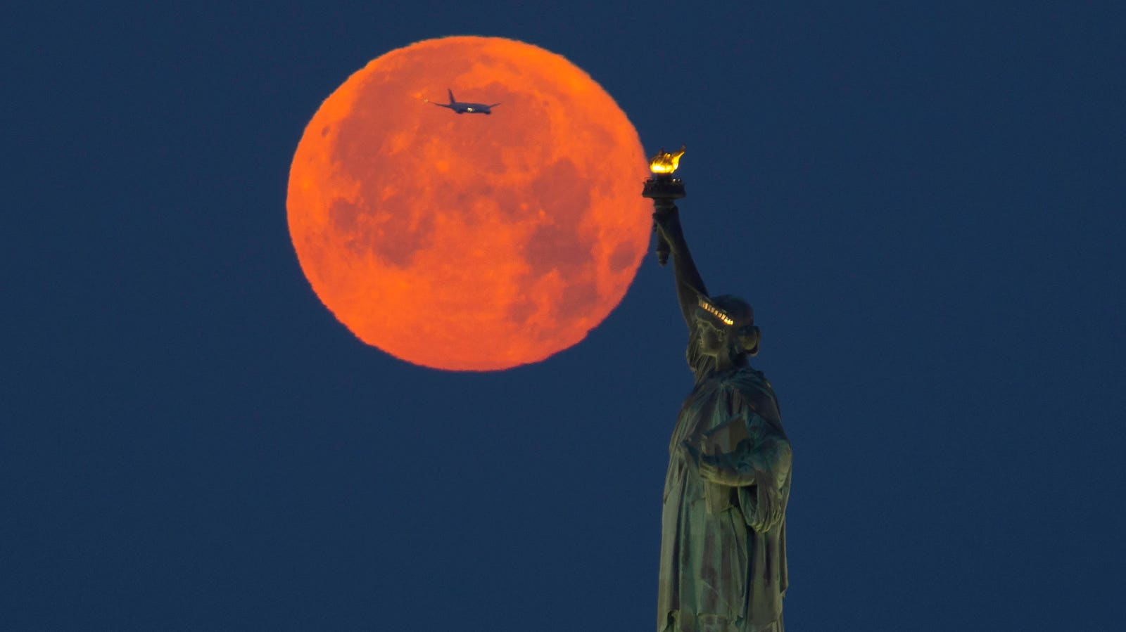 Cuándo ver la 'Luna de Fresa' de junio, la luna