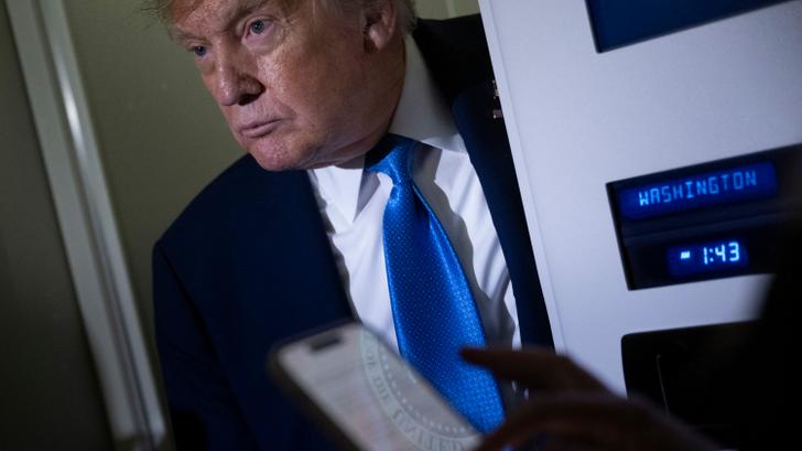 Donald Trump muestra los músculos en una serie de mensajes