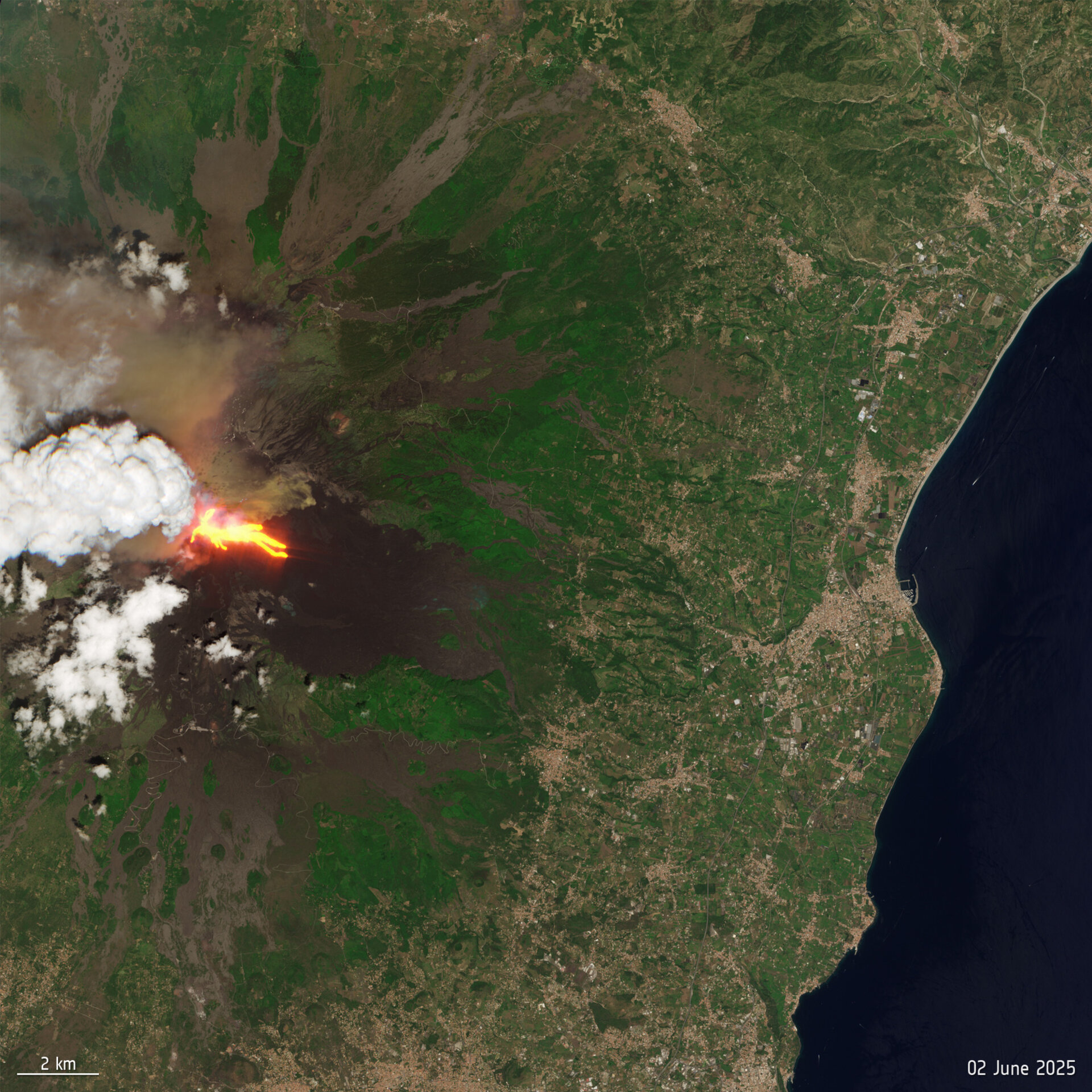 ESA - El monte Etna erupciona