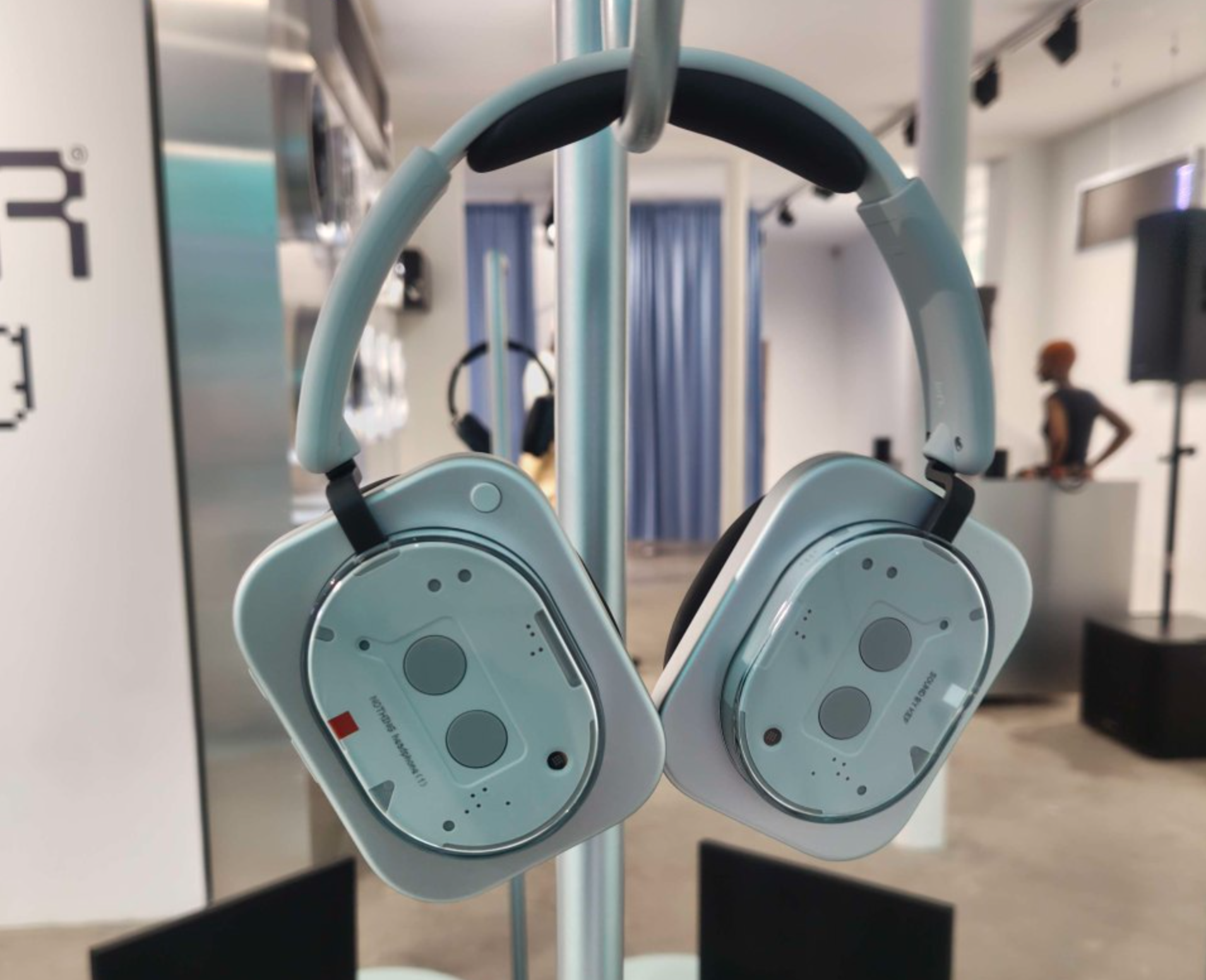 El auricular "Nothing Headphone (1)" se revela. Y es... muy