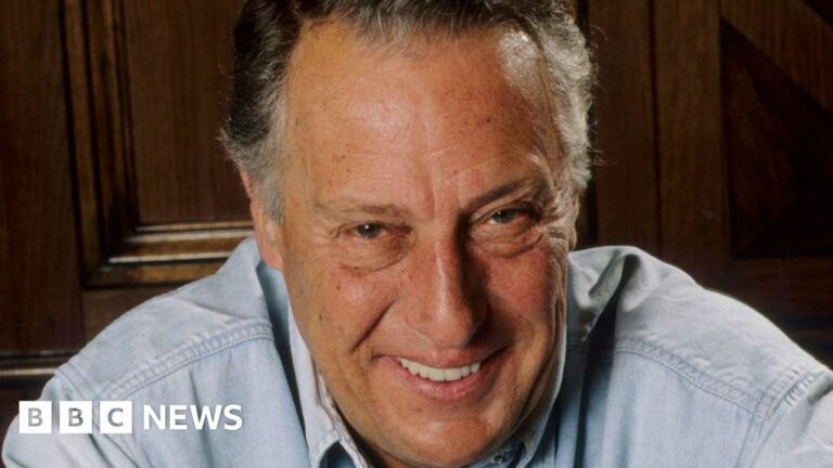El autor de El día del chacal, Frederick Forsyth, muere.