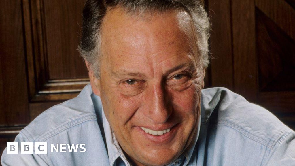 El autor de El día del chacal, Frederick Forsyth, muere.