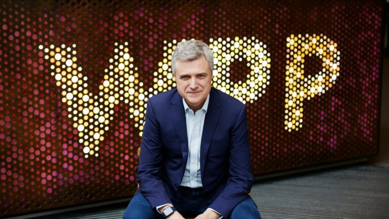 El director de WPP, Mark Read, renuncia mientras los anunciantes