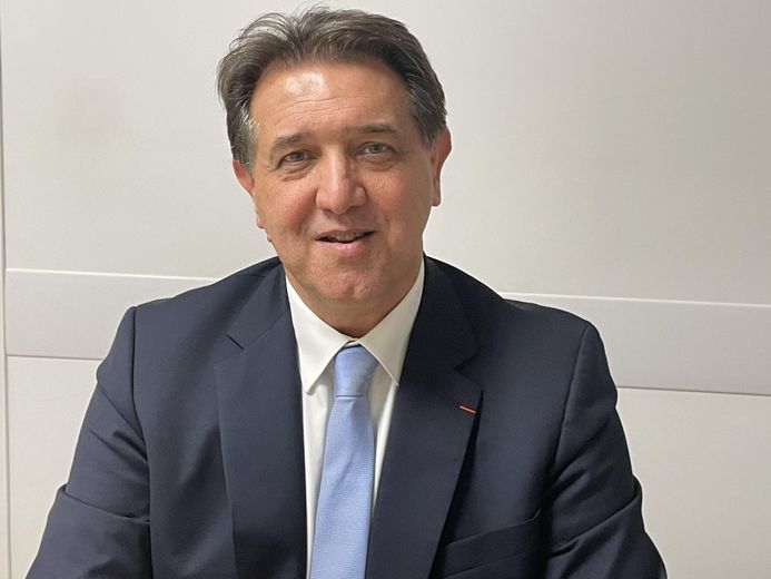 "El médico está en el centro del pueblo, sin él,