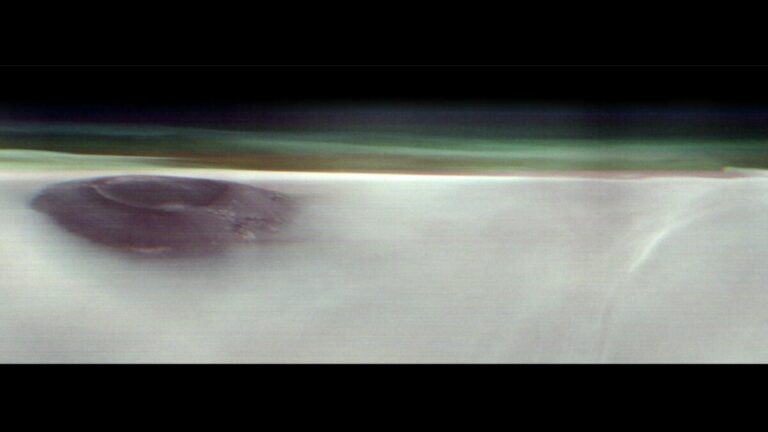 El orbitador de Marte capta una rara vista de un