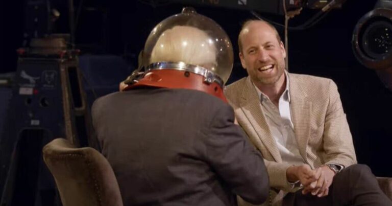 El príncipe William se ríe a carcajadas en una charla