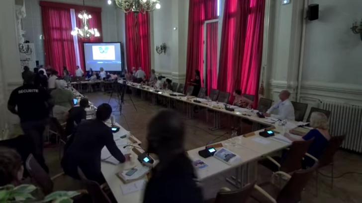En Corbeil-Essonnes, una pelea evitada por poco durante el pleno