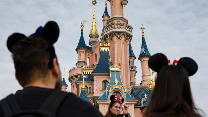 En Disneyland París, avanza la investigación sobre el falso matrimonio,