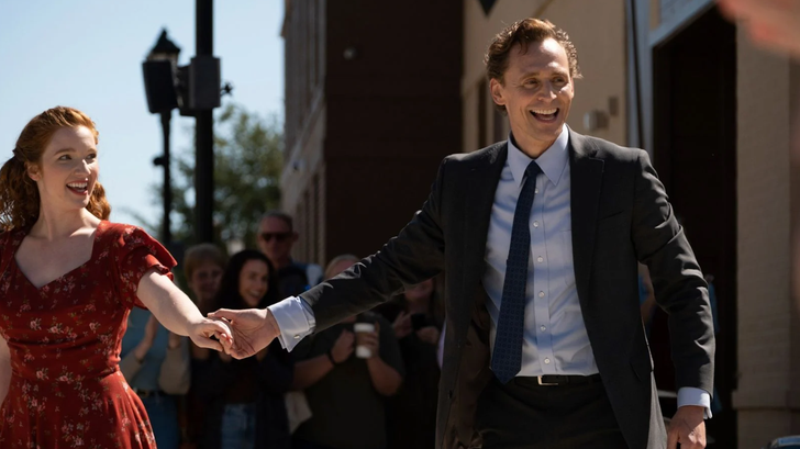 En "La Vida de Chuck" con Tom Hiddleston hay una