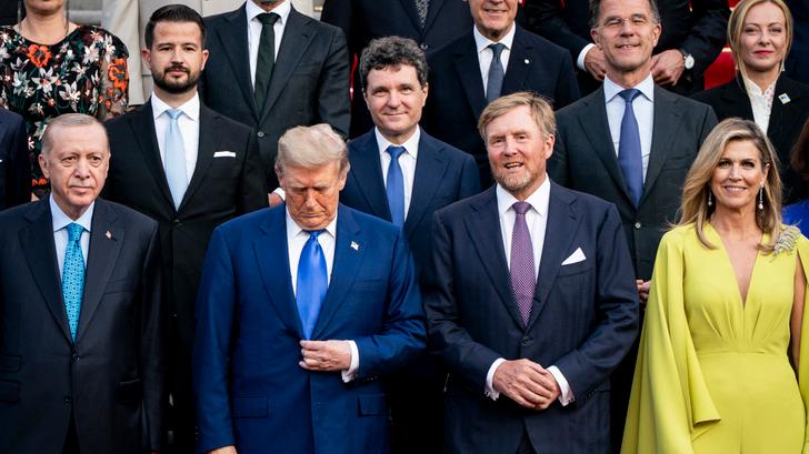 En camino hacia la OTAN, Donald Trump cuestiona el artículo