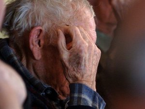 « Está senil, a punto de perder la cabeza: una