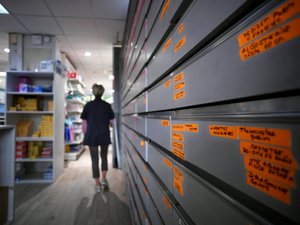 "Evitar el cierre de farmacias en el campo", explica Gérard