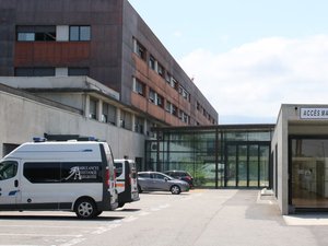 Fatiga, precariedad... el personal sanitario del Chiva sigue movilizado por