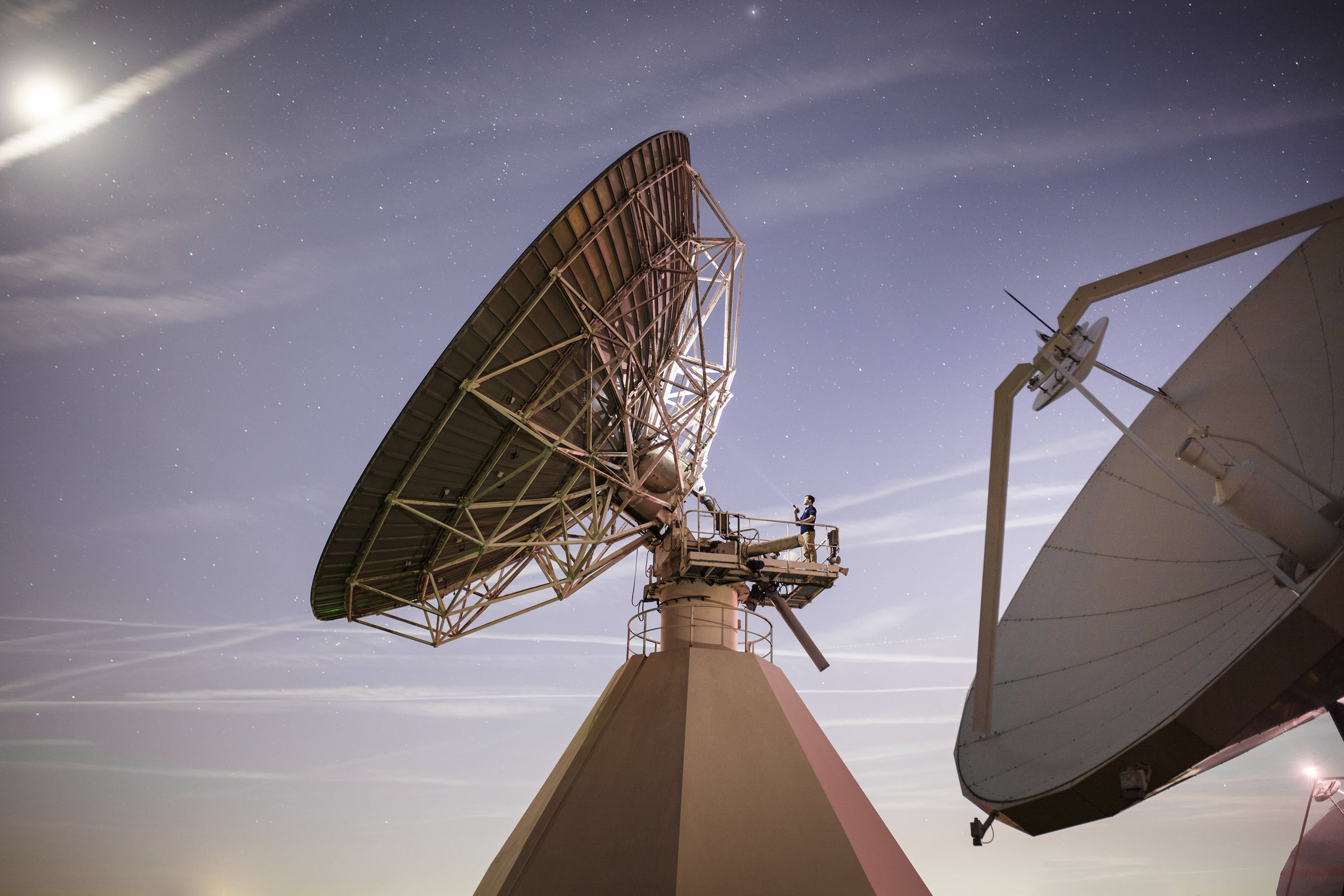 Francia inyecta 717 millones de euros en Eutelsat para dominar