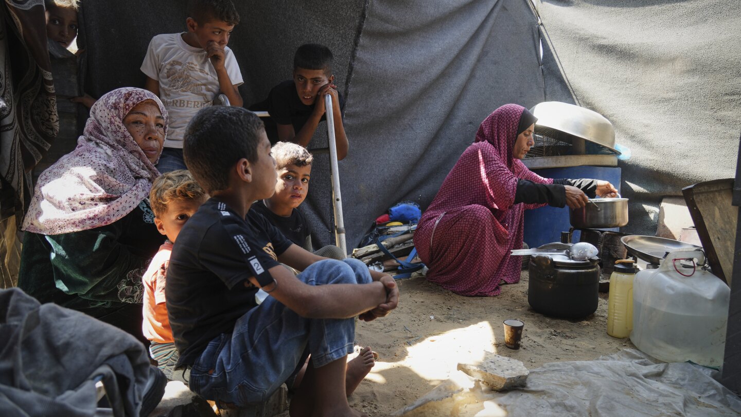 Gaza marca el inicio del Eid con oraciones en los