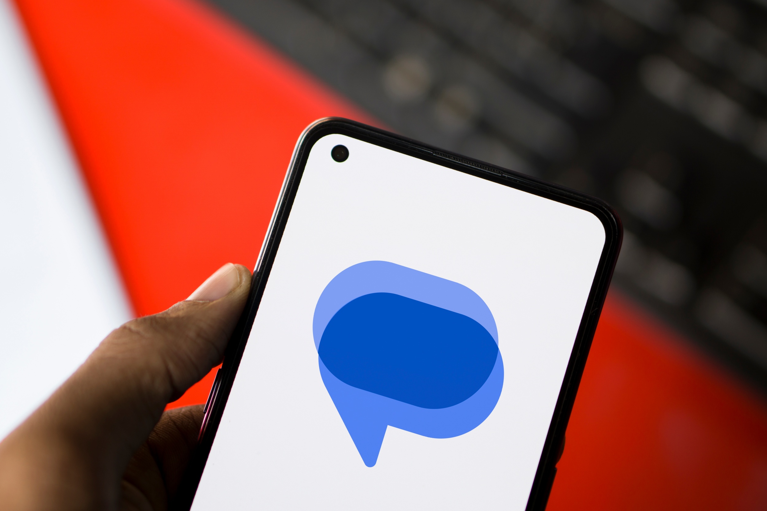 Google cuenta contigo para promover RCS en Mensajes.