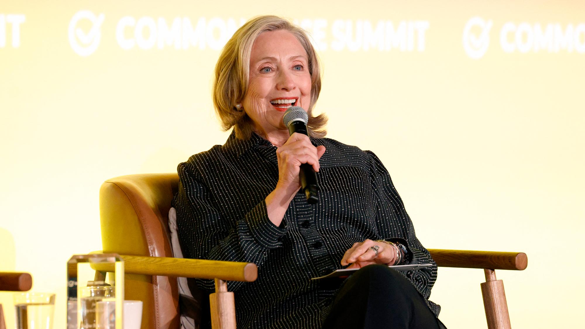 Hillary Clinton critica el desfile militar "sin energía" de Trump