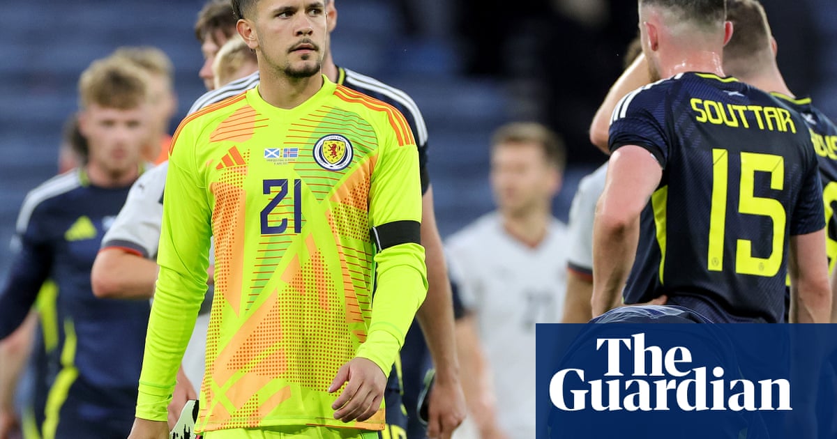 Islandia humilla a una desafortunada Escocia en una noche de