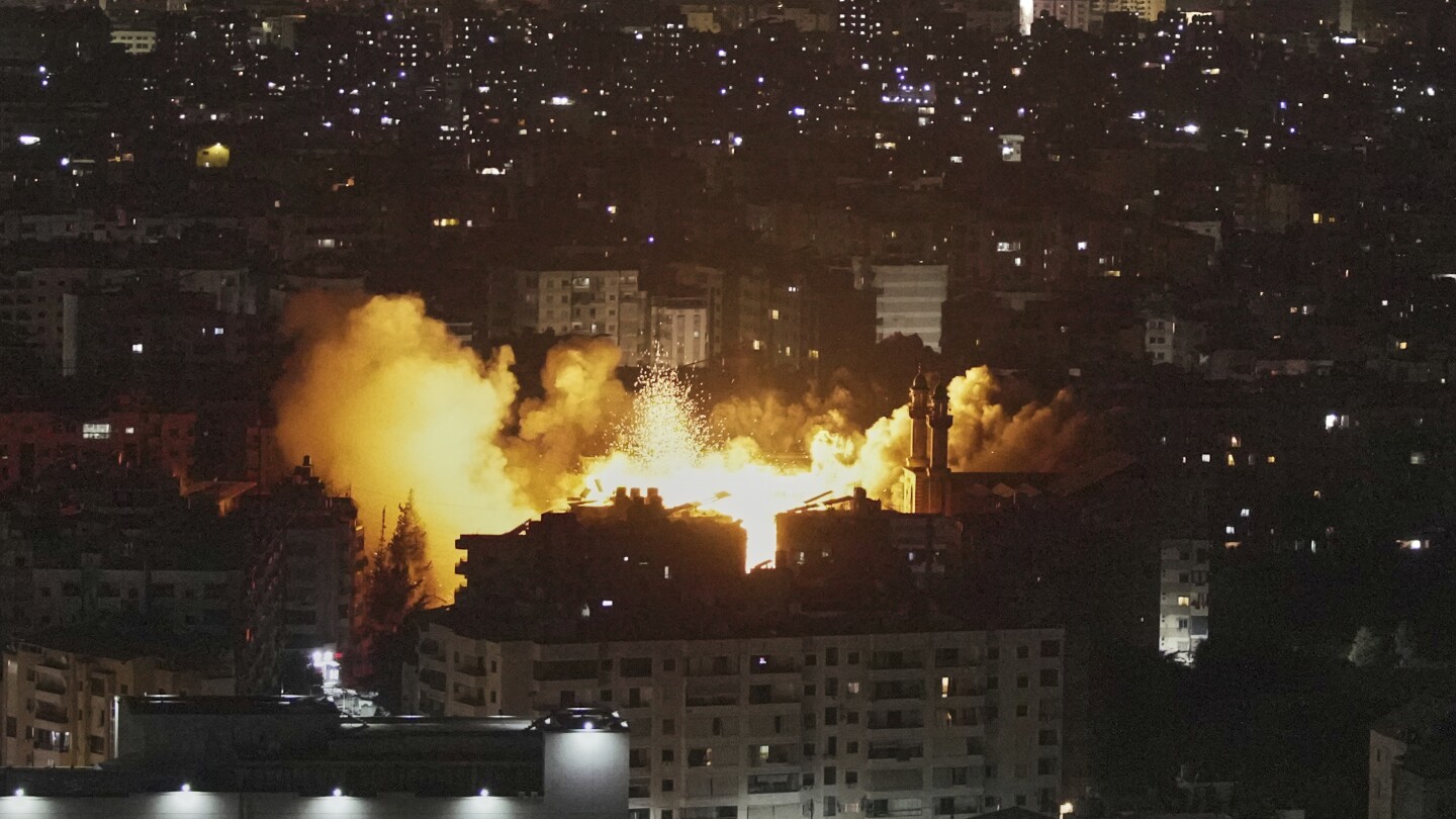 Israel ataca los suburbios de Beirut para apuntar a lo