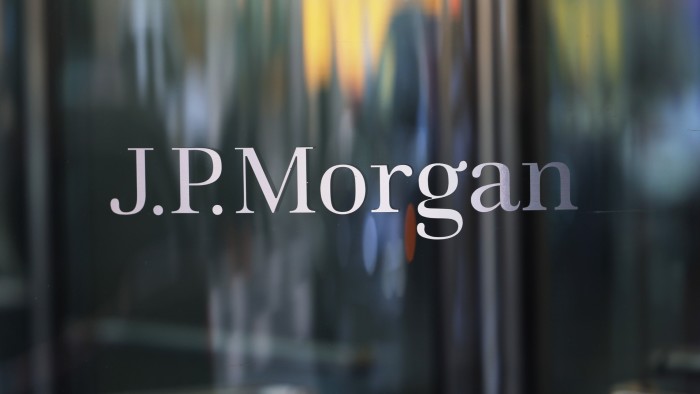 JPMorgan anuncia que despedirá a los analistas que acepten ofertas