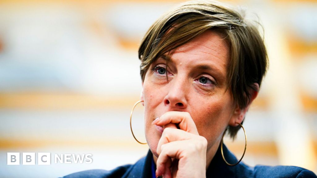 Jess Phillips se disculpa por el retraso en el informe