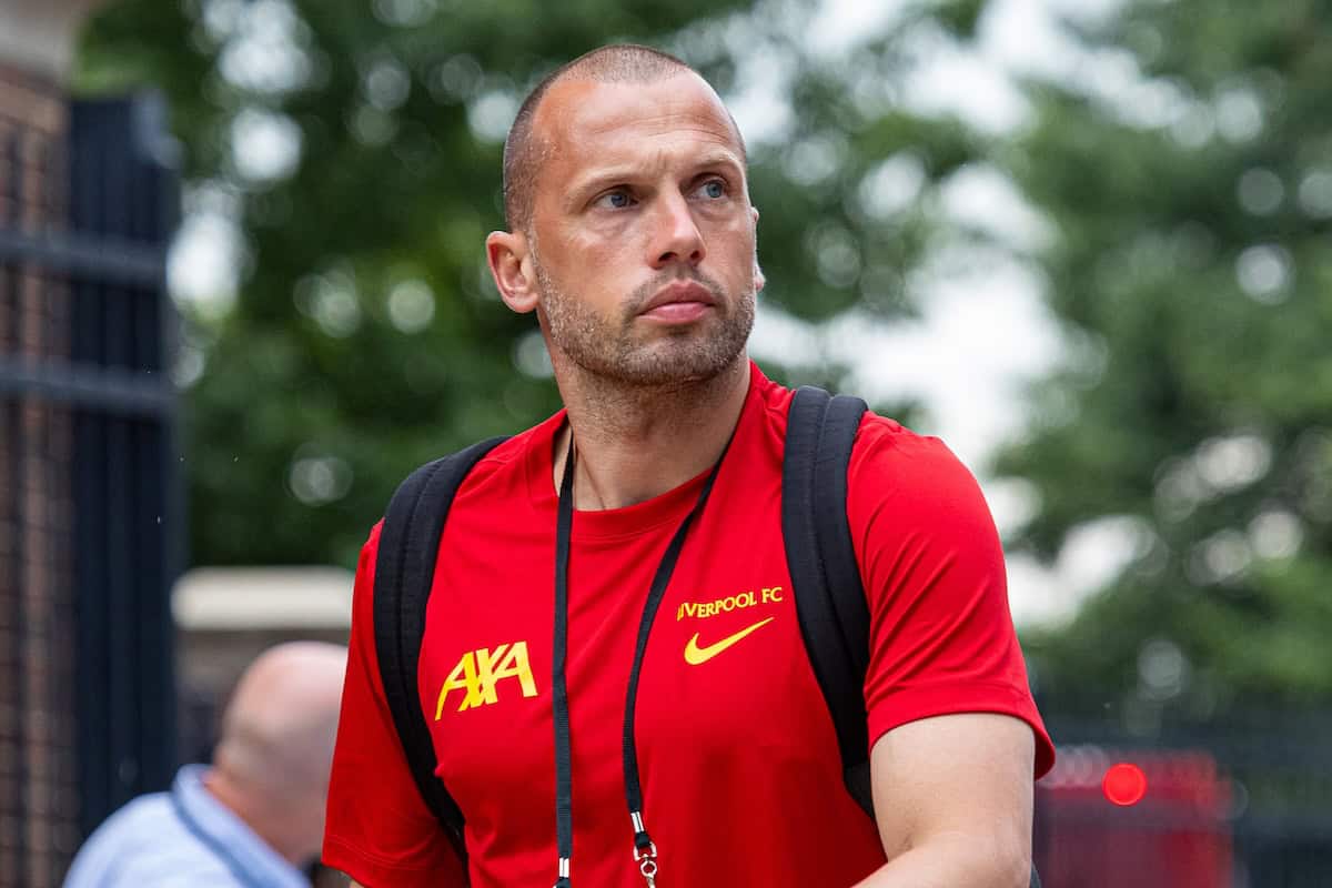 John Heitinga explica su decisión de dejar el Liverpool tras