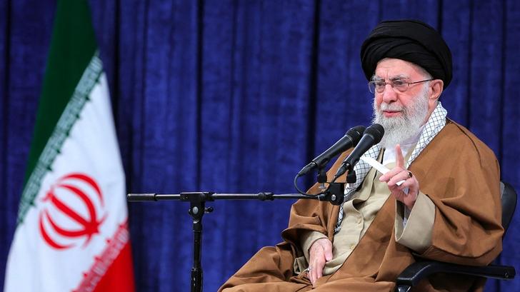 Khamenei amenaza a Estados Unidos con "daños irreparables" en caso