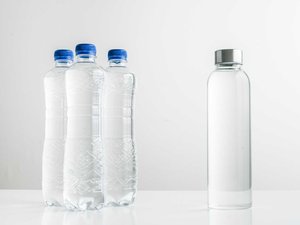 La Anses alerta: las botellas de vidrio contienen más microplásticos