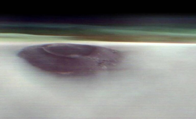 La NASA detecta una extraña forma torre que emerge en