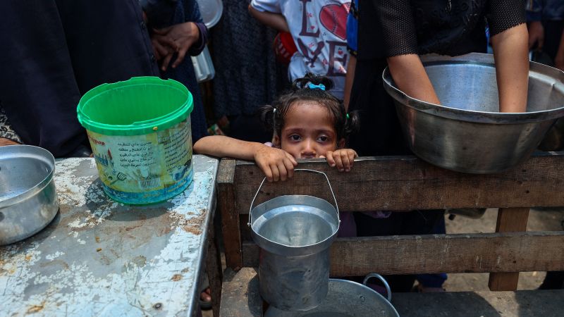 La ayuda a Gaza pende de un hilo en medio