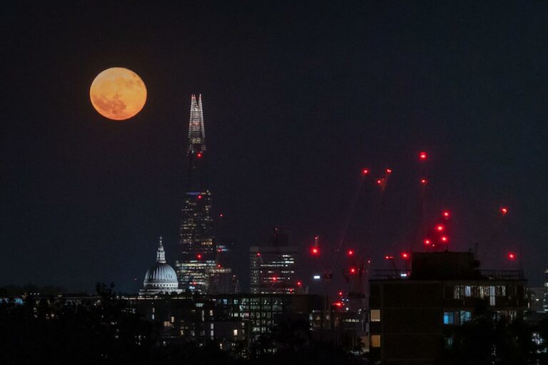 La luna de fresa brillará sobre Gran Bretaña la próxima